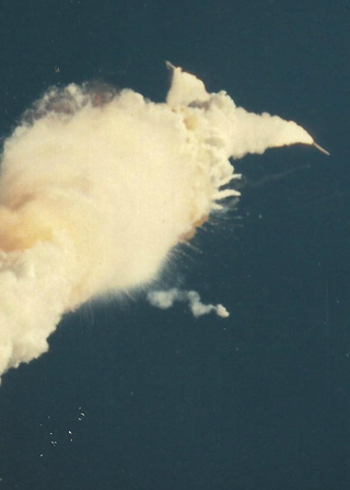 Illustration for article titled Long-Forgotten Photographs Reveal Challenger Disaster As It Happened